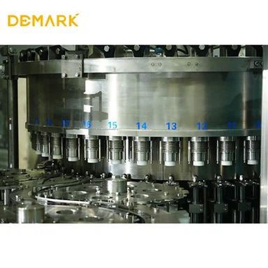 Helautomatisk dryckespåfyllningsmaskin i plast